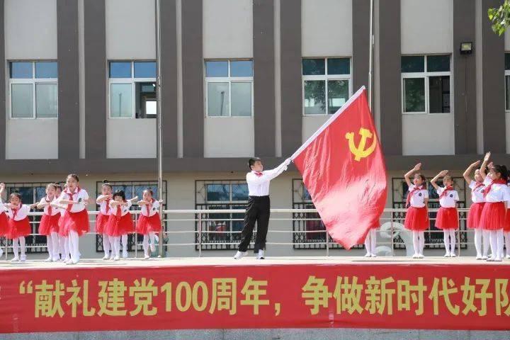 逃离废弃火车站